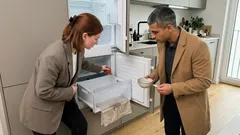 Wasser im Kühlschrank oder Eis im Gefrierfach? Oft steckt nur der Ablauf dahinter