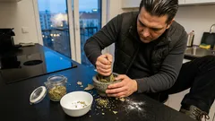 Schrankluft, Kühlschrank & Co.: Was Lorbeer und Natron zusammen bewirken