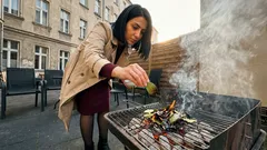 So dosieren Sie Lorbeer auf der Glut – für feinen Rauch statt Bitterkeit