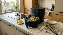Knusprig mit wenig Öl: So holst du das Beste aus der Heißluftfritteuse heraus – mit Garzeiten, Fischfilet und Frühstücksideen