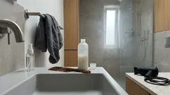 Mit vier Handgriffen weniger Frizz nach dem Waschen: Diese sanfte Routine macht den Unterschied