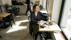 Allein – und trotzdem nicht einsam? 9 Denkweisen, die den Unterschied machen