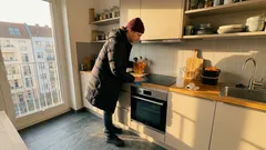 Mandarinenschalen in Alkohol: Was der Duft-Reiniger im Haushalt wirklich kann